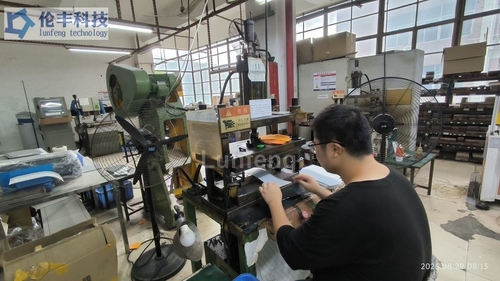 Графические перекрытия от Shenzhen Lunfeng Technology: защитите, направляйте и брендируйте свои устройства Что такое графические перекрытия?
